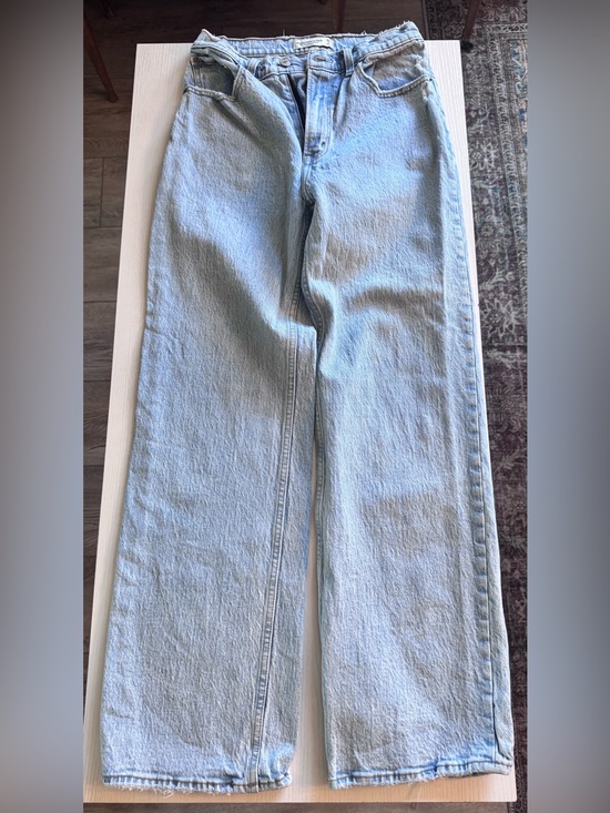 Abercrombie & Fitch Denim - Abercrombie & Fitch High Rise 90s Relaxed Jeans Sz 28 Light Wash
